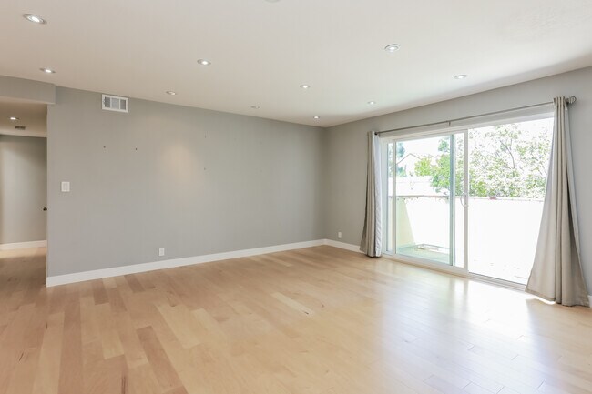 Photo - 44 Lodato Ave Unit 212