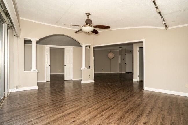 Building Photo - 823 S Water St Unit 5F