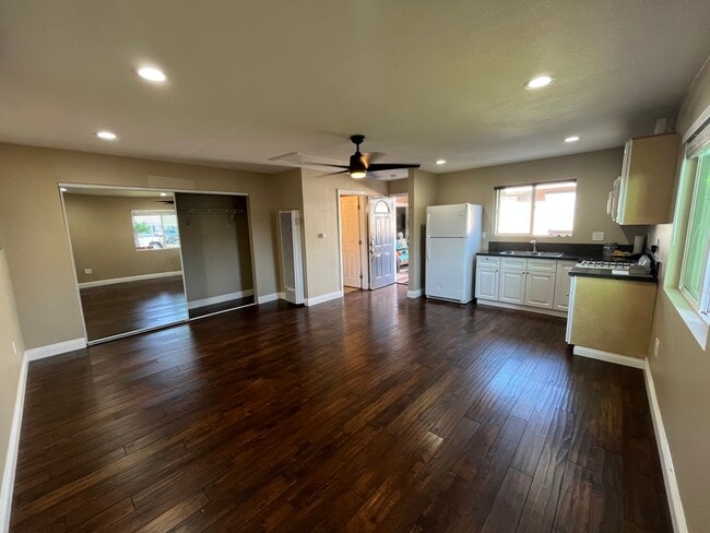 Building Photo - 5773 Venturi Dr Rental
