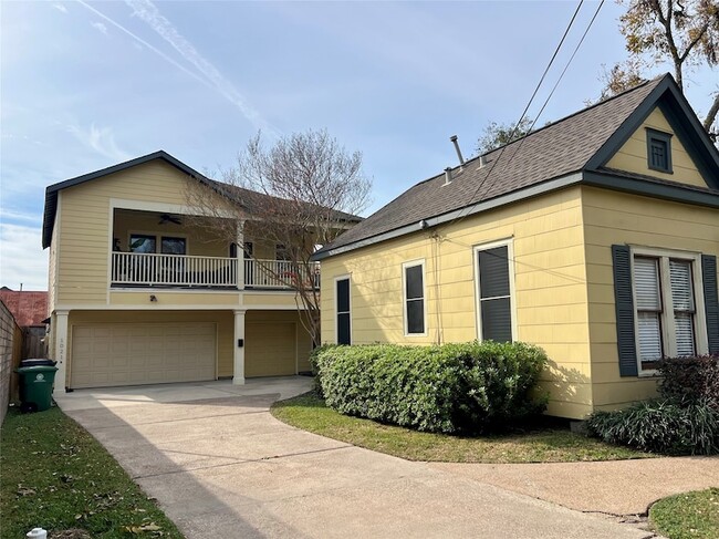 Building Photo - 1021 Louise St