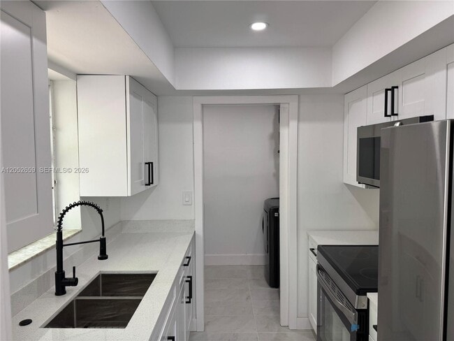 Photo - 890 SW 28th St Unit 1