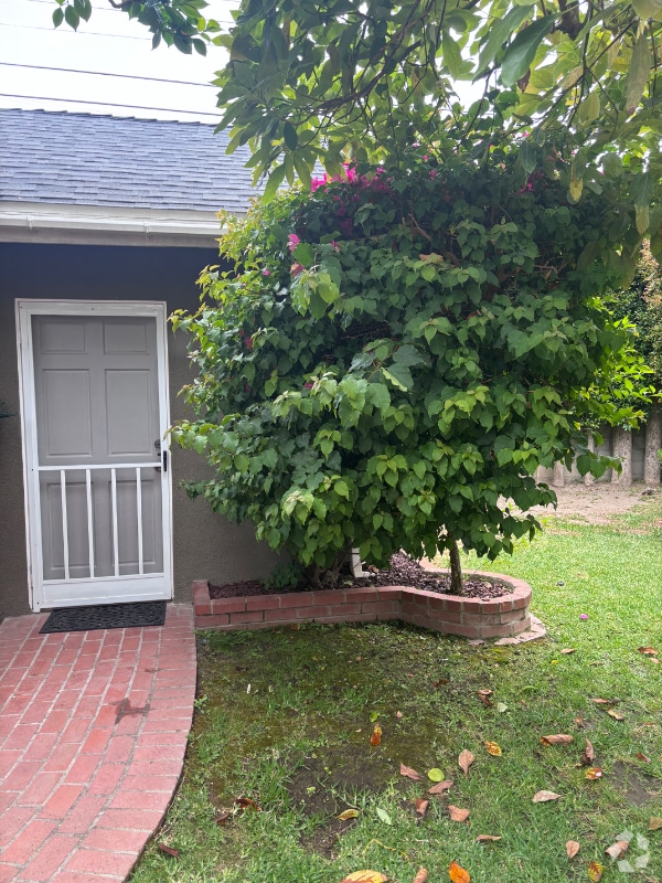 Building Photo - 8317 Kenyon Ave Rental