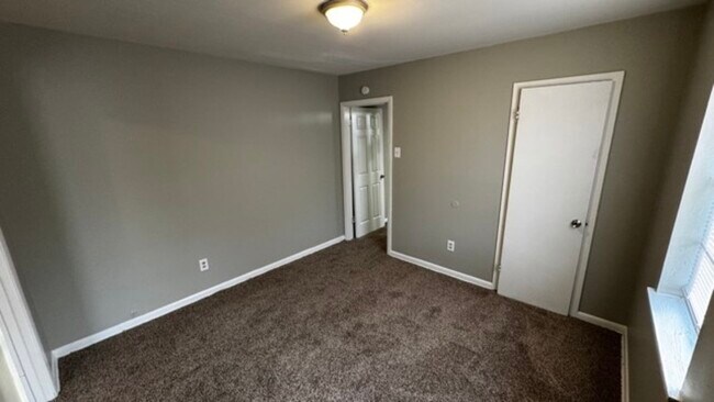 Photo - 832 Whitford Pl