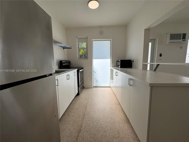 Photo - 1385 NE 105th St Unit 1