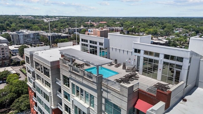 Photo - Modern 1-Bedroom with Downtown Raleigh Skyline Views Unidad 1404