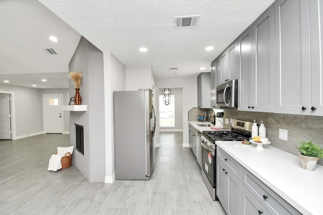 Photo - 9726 Springmont Dr