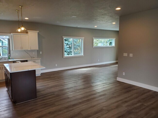 Photo - Craftsman 1 Story Zero Step House