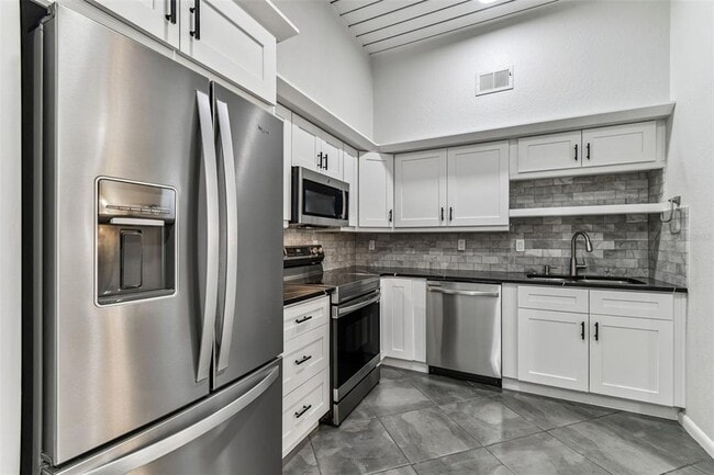 Photo - 2421 W Horatio St Unit 818