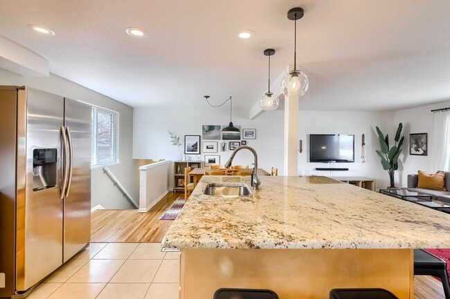 Photo - 62nd10976 Unit #A