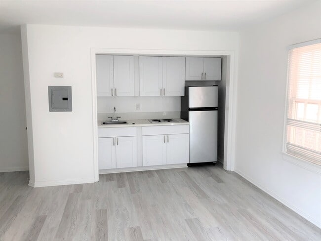 Photo - 615 S Cochran Ave