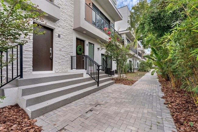 Photo - 48 W Harding St