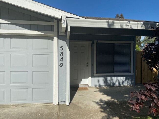 Building Photo - Spacious 2bd/2ba Fair Oaks Duplex with Garage