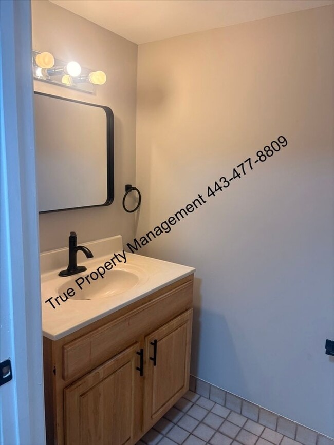 Photo - 121 N Bradford St