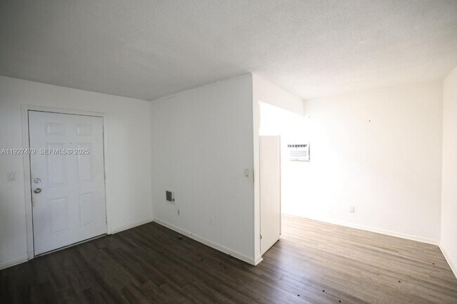 Photo - 2799 E 4th Ave Unidad 18