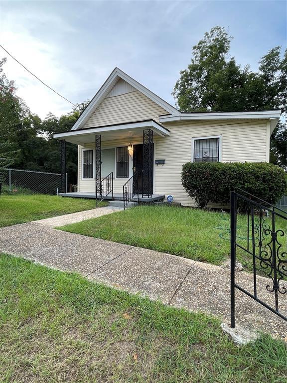 Building Photo - 2110 Luverne St Rental