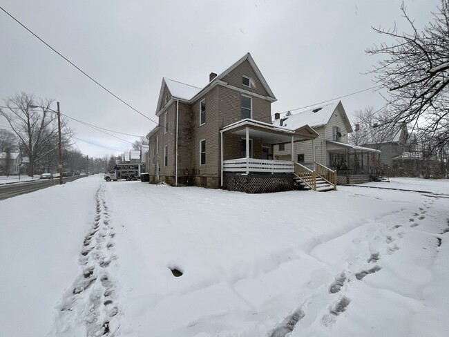 Building Photo - 1004 West Ave Unit 1004 West Avenue