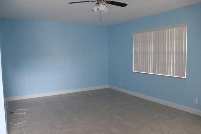 Photo - 464 Burgundy N Unit 464