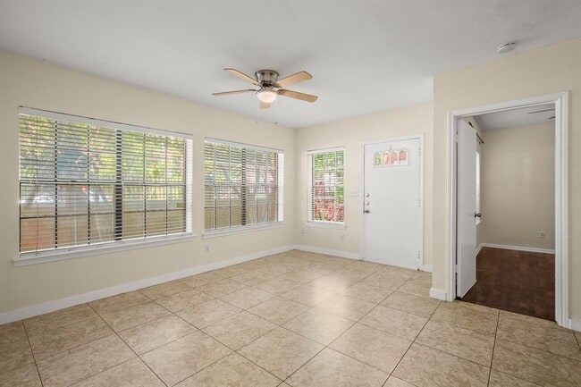 Photo - 712 W 21st St Unit 101