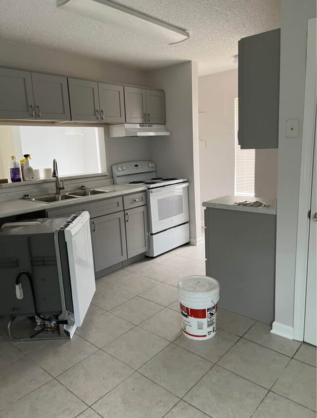 Photo - 512 Heritage Cove