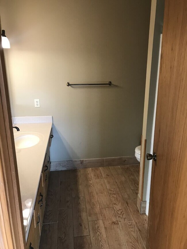 Photo - 242 N 1600 Rd