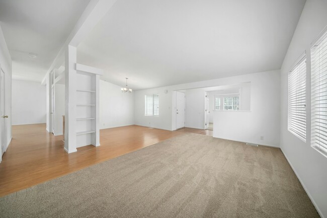 Photo - 351 Lark Dr