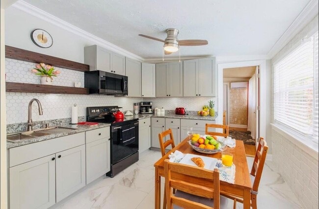Photo - 279 Hach Ln