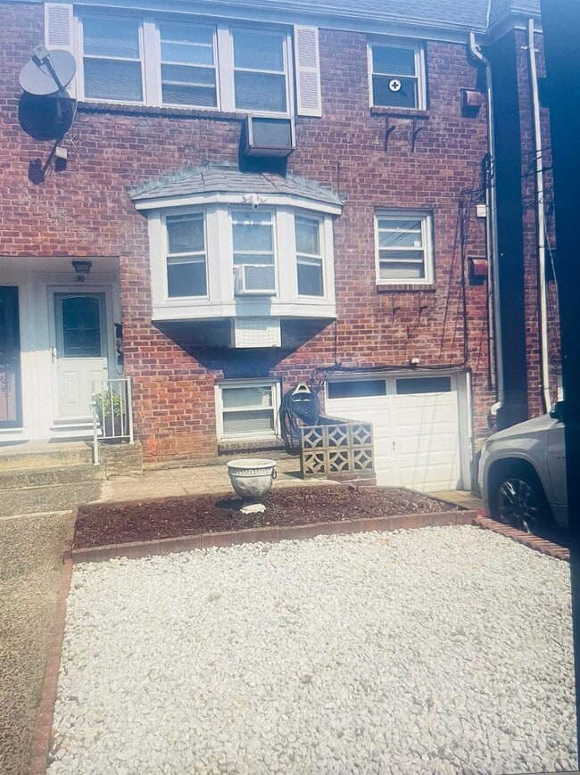 Building Photo - 30 Briarwood Rd Unit 2 Rental