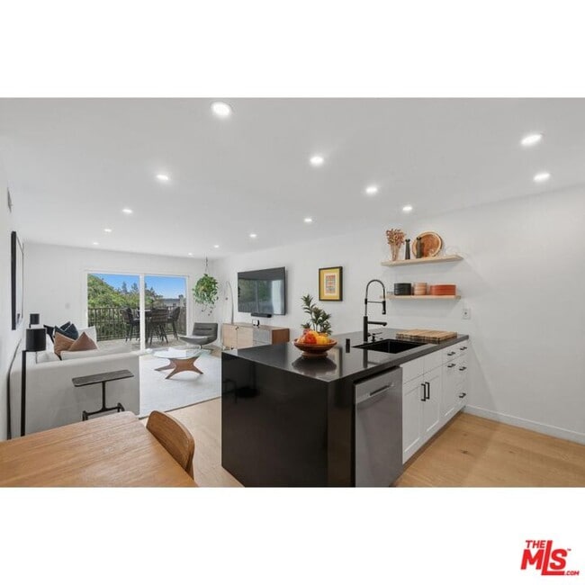 1230 Horn Ave Unit 305