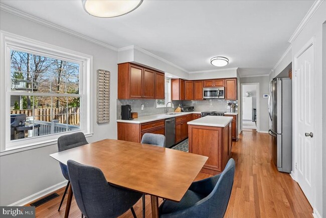 Photo - 4400 Loganberry Ln