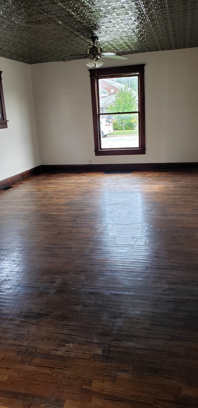 Photo - 307 W Washington St