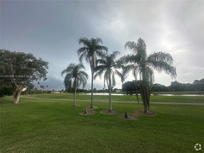 Building Photo - 16251 Golf Club Rd Unit 204 Rental