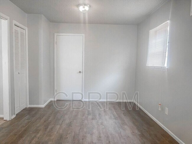 Photo - 5416 49th St