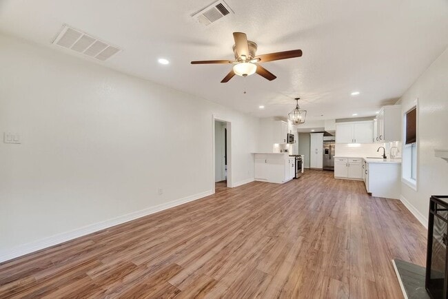 Photo - 4520 Sharon St