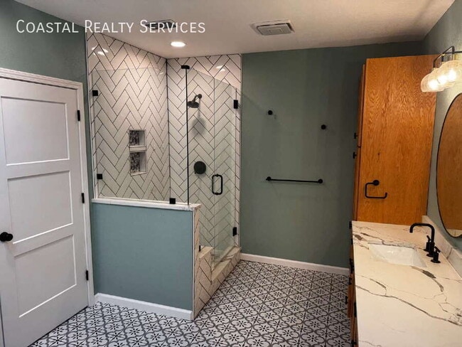 Photo - 32 Bay Dr NE