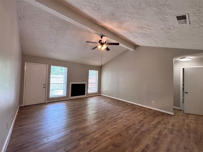 Photo - 203 Woodvale St
