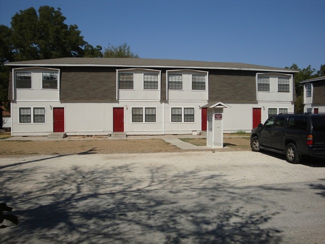 Photo - Hillsboro Oaks Apartments