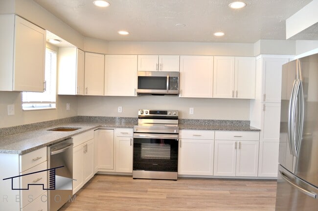 Photo - 1688 N Main St