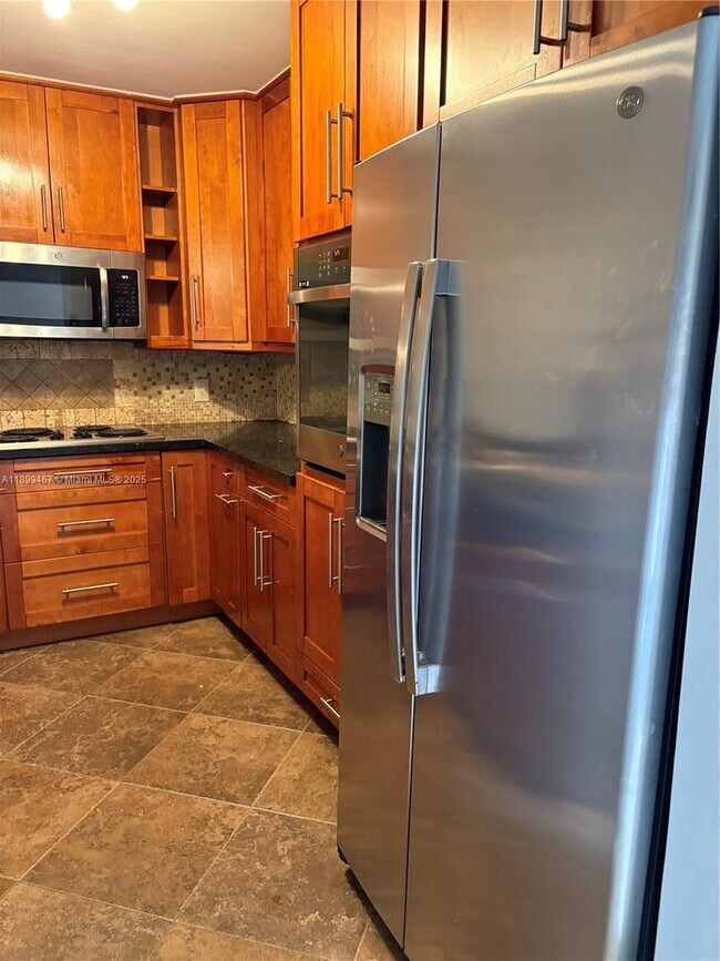 Building Photo - 16531 NE 35th Ave