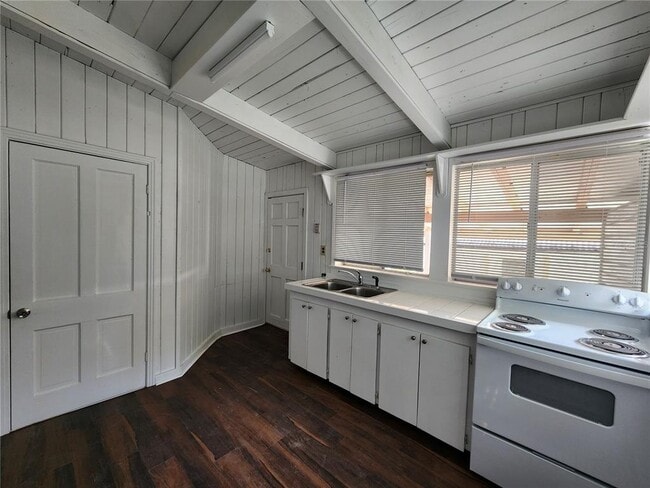 Photo - 120 SE 7th St Unit 4