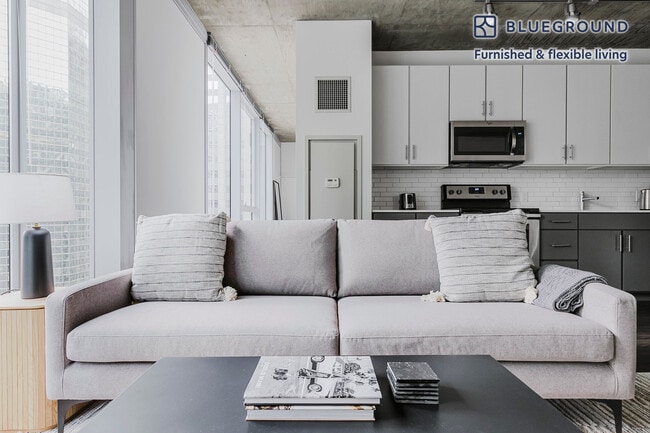 Photo - 215 W Lake St Unidad FL15-ID1175