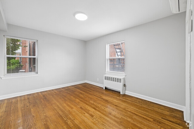 2BR, 1BA - 788SF - Primary Bedroom