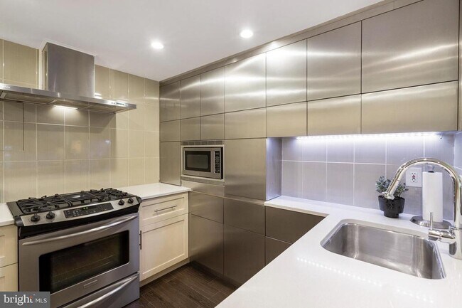 Photo - 1301 20th St NW Unidad 109