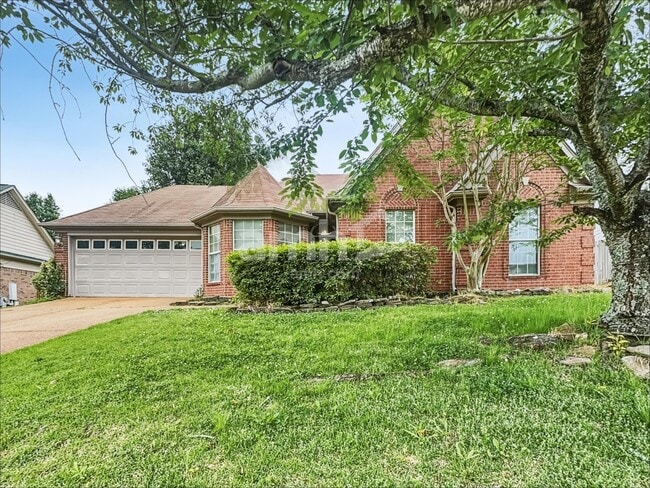 Building Photo - 1146 Red Fern Cir E