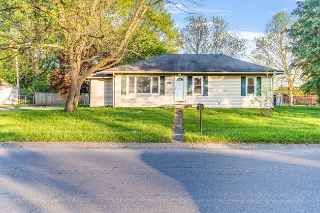 Photo - 1624 Jonquil Dr House