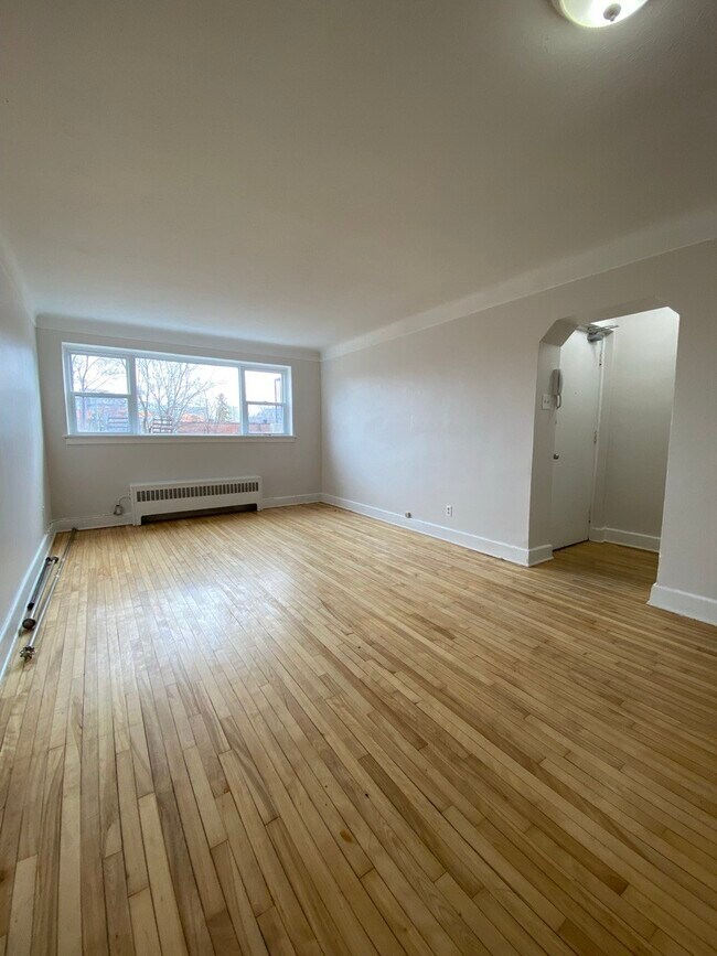 Photo - 20-28 Chapleau Av