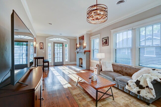 Photo - 460 N Willett St Unidad SI ID1608486P