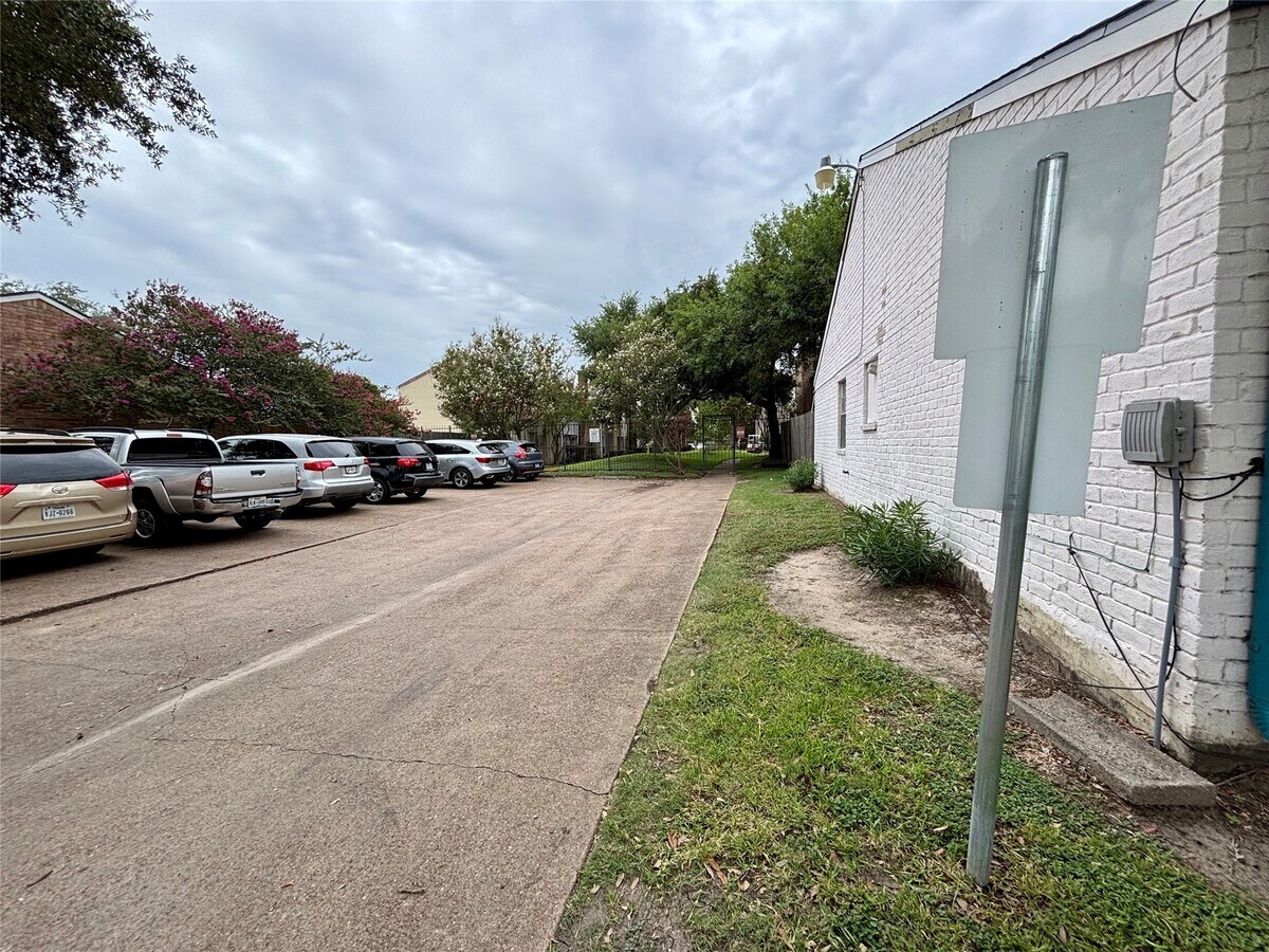 Photo - 8712 Wilcrest Dr Unidad True