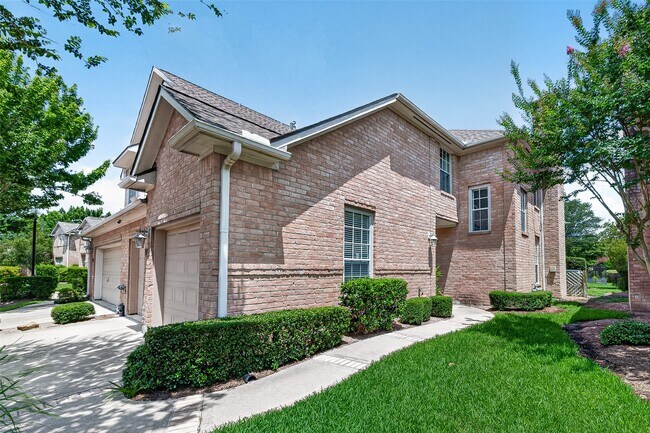 Photo - 1015 Enclave Square S