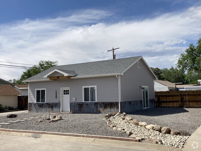 Building Photo - 1530 Texas Ave Rental