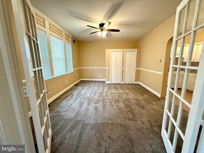 Building Photo - 3330 E Hollywood Cir